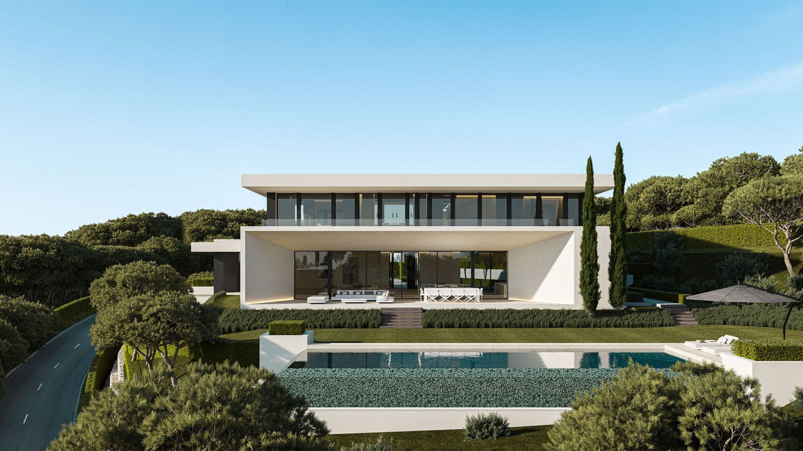 Moderne Villa mit Pool und angelegtem Garten.